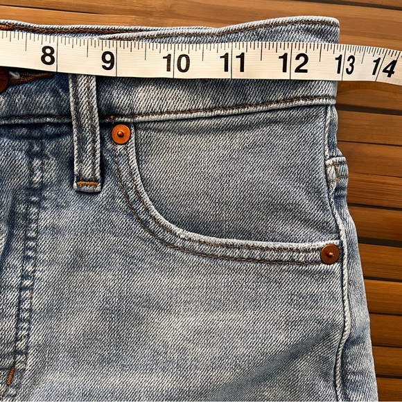 Madewell high rise denim shorts in Watt wash: Summerweight edition - Picture 8 of 12